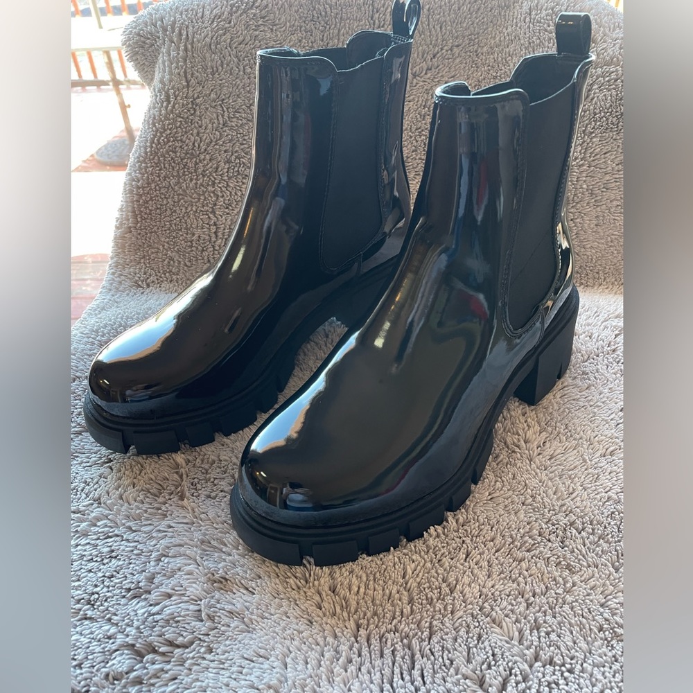 New Madden Girl Black Patent Boot. Size 9.5.
